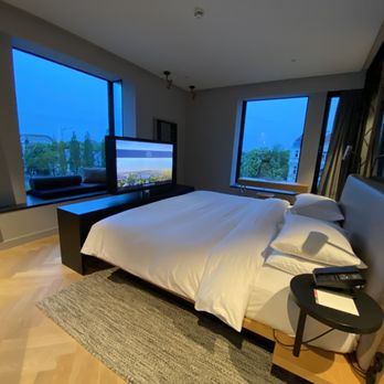 Andaz Munich Schwabinger Tor - Biggest bed ever - Hotels Near Me - Munich, BY