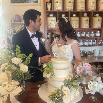 Roobina's Cake - Bakeries Near Me - Glendale, California
