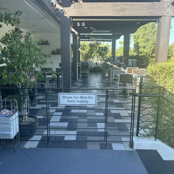 Lovi's Delicatessen - Patio - Delis Near Me - Calabasas, California