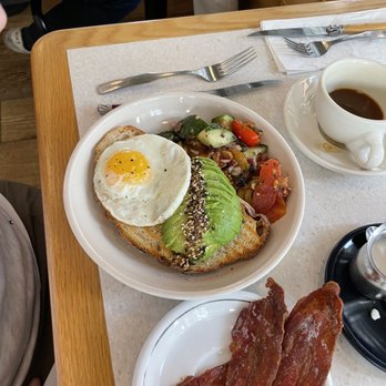 Dandy - Sourdough with an egg and avocado - Breakfast & Brunch Near Me - Montreal, Quebec