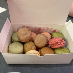 Variety of 12 Macaroons Variety of 12 Macaroons