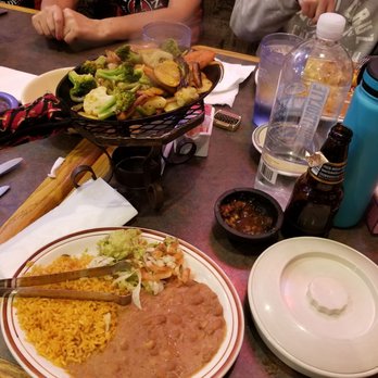 La Salsa Restaurant & Cantina - My veggie fajitas - Mexican Near Me - Taft, California La Salsa Restaurant & Cantina - My veggie fajitas - Mexican Near Me - Taft, California