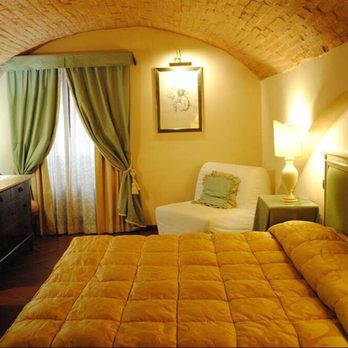 Relais Ducale - Una camera Comfort - Hotels Near Me - Gubbio, PG