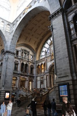 Antwerpen-Centraal station by null