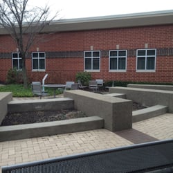 Jefferson Hospital - Outdoor seating area