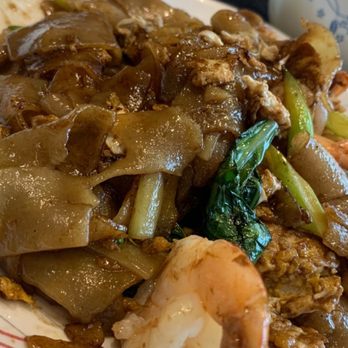 Boon Chu Thai Place - Pad Si Lew - Thai Near Me - Elmhurst, New York