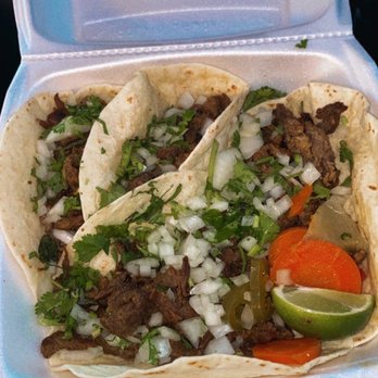 Taqueria El Giro - 4 steak tacos with flour tortillas - Food Trucks Near Me - Amarillo, Texas Taqueria El Giro - 4 steak tacos with flour tortillas - Food Trucks Near Me - Amarillo, Texas