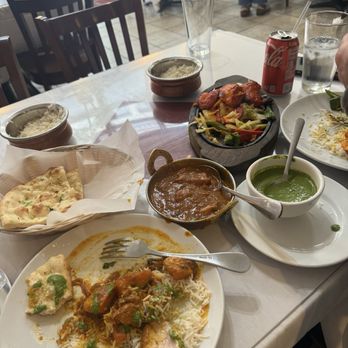 Trisara - Chicken Tandoori, chicken vindaloo, garlic naan, mint chutney (you gotta get it). - Asian Fusion Near Me - San Francisco, California Trisara - Chicken Tandoori, chicken vindaloo, garlic naan, mint chutney (you gotta get it). - Asian Fusion Near Me - San Francisco, California
