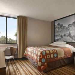 Super 8 by Wyndham Redfield - Standard Queen Room