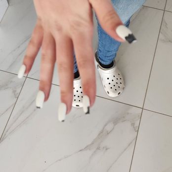 Pamper Me Nails & Spa - 10 days with gel!! Freaking ridiculous!! Horrible product! Horrible service!! Horrible!!! - Nail Salons Near Me - Hesperia, California