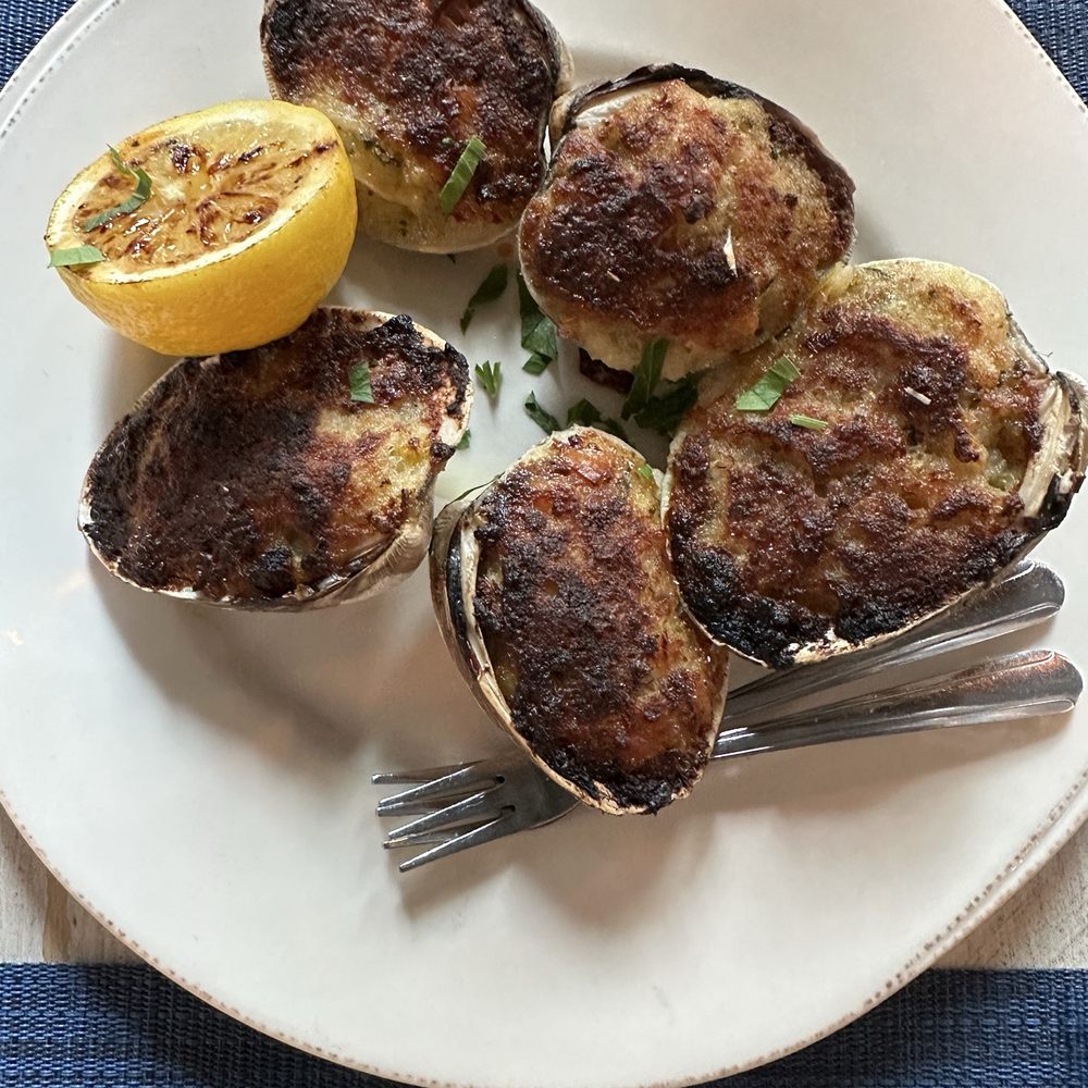Schultzy's Restaurant - Schultzy's baked clams - Seafood Near Me - Bayville, New York