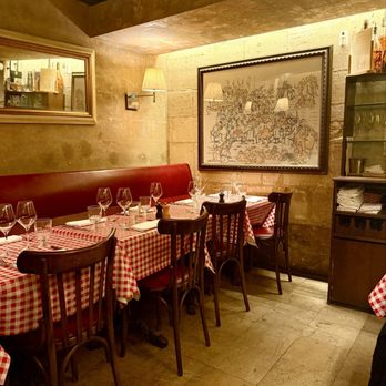 Chez Fernand - interior - French Near Me - Paris, 75 Chez Fernand - interior - French Near Me - Paris, 75