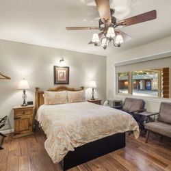 Meadowmont Lodge - Arnold - Queen suite