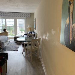 Summer Sands Motel - Hallway to kitchenette /living room