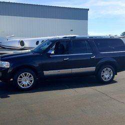 Tri-Valley Airport Services - OUR 7 PASSENGER LINCOLN NAVIGATOR L. IT CAN ACCOMMODATE QUITE A LUGGAGE