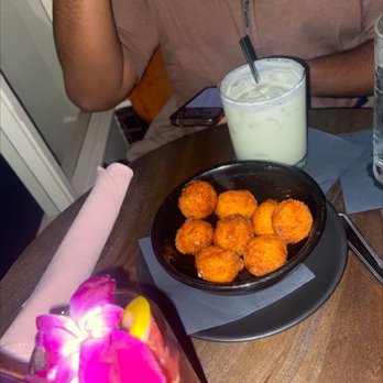 Roxanne’s - Goat cheese bites - Cocktail Bars Near Me - Boston, Massachusetts