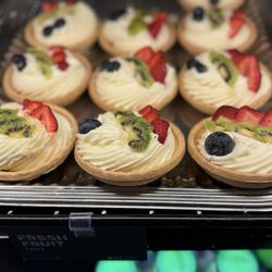 Kneaders Bakery & Cafe - Fruit Tart