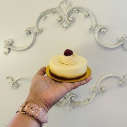 Carmella's Cafe & Dessert Bar - Vanilla bean cheesecake   Ig @yumthatgreenville