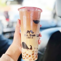Mr Sun Tea - Rainbow boba milk tea