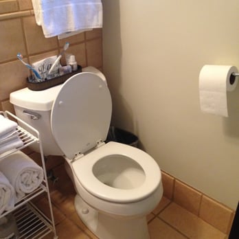 Aurora Hotel - Tiny bathroom - Hotels Near Me - Avalon, California