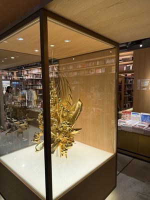 GINZA TSUTAYA BOOKS by null