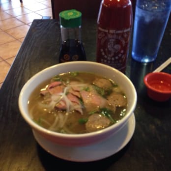 Pho Deluxe Tysons - Pho Eye of round with meatballs! Very well balanced, Flavorful! - Vietnamese Near Me - Vienna, Virginia Pho Deluxe Tysons - Pho Eye of round with meatballs! Very well balanced, Flavorful! - Vietnamese Near Me - Vienna, Virginia