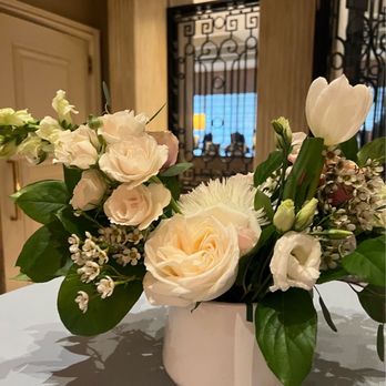 Freedom Floral - Bridal shower floral arrangement - Floral Designers Near Me - Houston, Texas