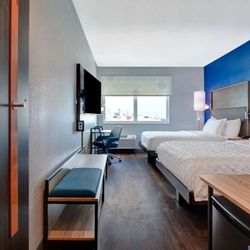 Tru by Hilton St. Petersburg Downtown Central Ave - Guest room