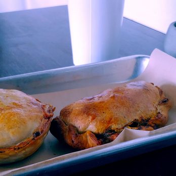 Maria Empanada - Empanadas med and argentinian larger Argentinian is like beef stew or Chile con carne with a very succulent flavor and soft filling - Latin American Near Me - Denver, Colorado