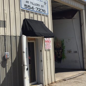 Austin Window Tint - The unassuming entrance and adjacent bay - Car Window Tinting Near Me - Austin, Texas