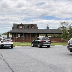 Two T's Golf - Outdoor Pavilion and entrance to the outdoor golf course.