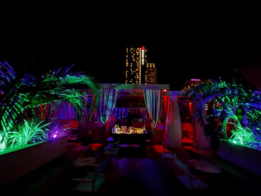 Reina Rooftop by null