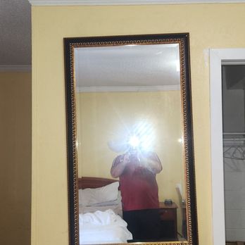 Economy Motel - Mirror was dirty lopsided - Hotels Near Me - Somers Point, New Jersey