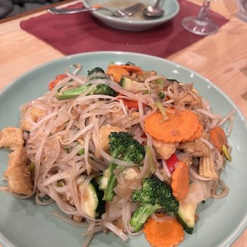 Thai Place Restaurant - Pad Thai - Thai Near Me - Phoenixville, Pennsylvania