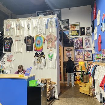 Green Threads - Used, Vintage & Consignment Near Me - Savage, Minnesota