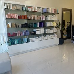 AALAM The Salon - Inside
