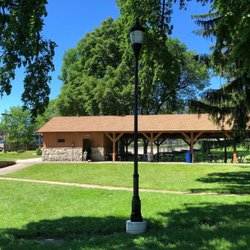 Horeb Spring Park - Shelter with bathrooms