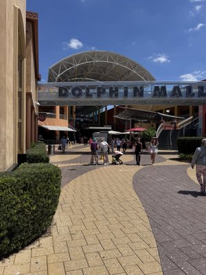 Dolphin Mall by null