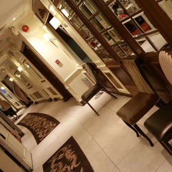 翠園 - Ladies bathroom on the right. Fairly clean. - Dim Sum Near Me - Hong Kong, HK