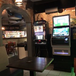 Sir Olavi - Tons of Finnish music and old rock n' roll on the jukebox.