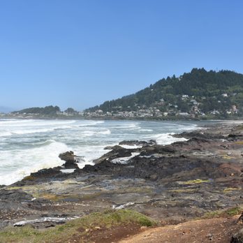 Yachats Inn - picture taken from in front of the Inn - Hotels Near Me - Yachats, Oregon