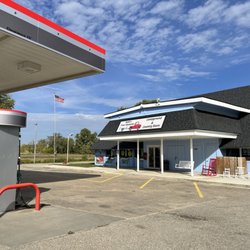 Walt's Four Seasons Campground & Country Store - Country Store (and Gas Station)