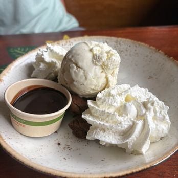 Drift Inn - Gluten free brownie sundae with chocolate sauce on the side - New American Near Me - Yachats, Oregon