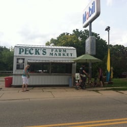 Peck's Farm Market Stand