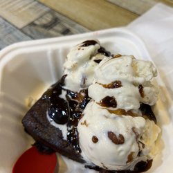 Sub Zero Nitrogen Ice Cream - Brownie a la mode. Vanilla nitro ice cream with pecans, caramel and hot fudge.