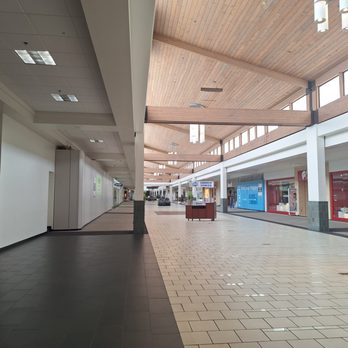 Coddingtown - hallway - Shopping Centers Near Me - Santa Rosa, California