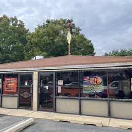 the outside of the restaurant