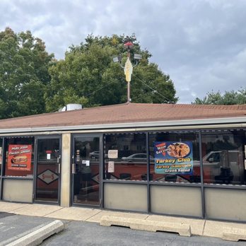 Stewart's Root Beer Drive-In - the outside of the restaurant - Burgers Near Me - Franklin Park, New Jersey