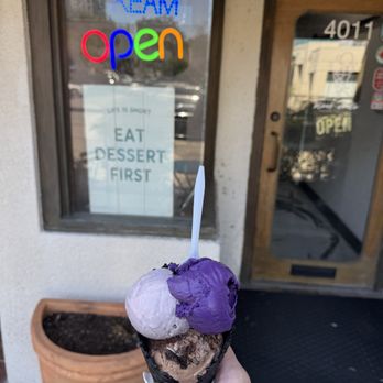 Black+White Modern Creamery - Ice Cream & Frozen Yogurt Near Me - San Antonio, Texas