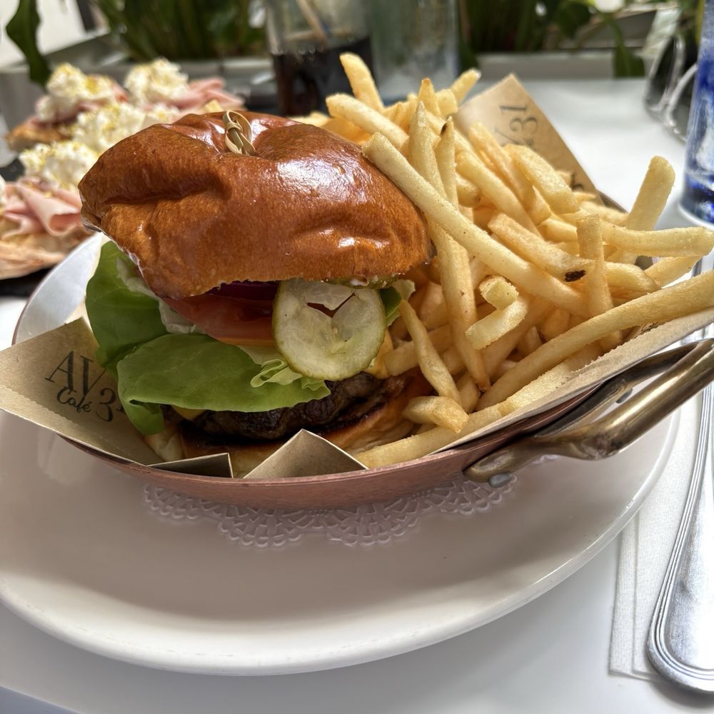 Avenue 31 Cafe - Burger - Pasta Shops Near Me - Bal Harbour, Florida